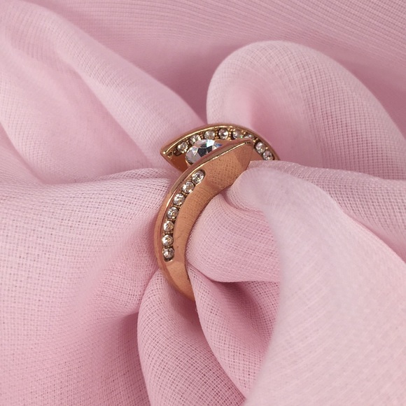 ROSE GOLD RING WITH WHITE SAPPHIRE - Picture 3 of 8